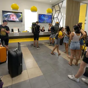 The Hive Party بيت شباب